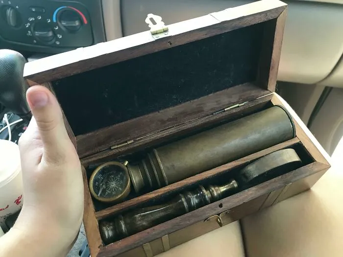Encontrado en un vertedero ilegal de alguien, un premio tan antiguo