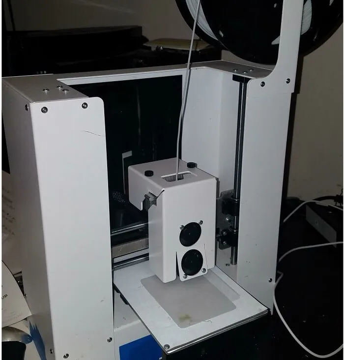 Se ha sacado una impresora 3D totalmente funcional mientras llovía. Todo lo que necesitaba era un nuevo filamento. Una de las mejores cosas que he encontrado