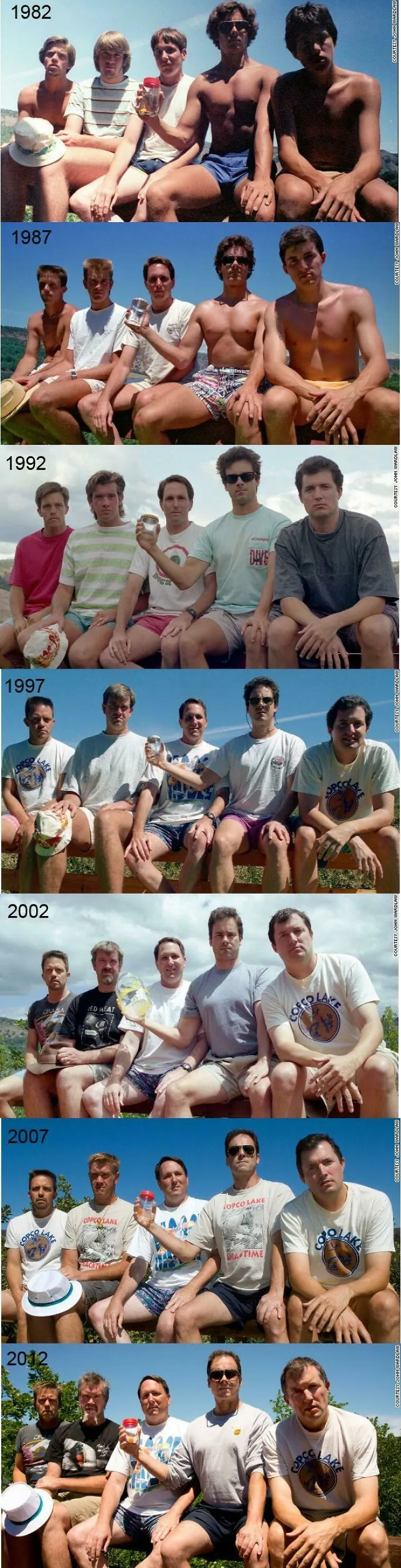Cada cinco años, de 1982 a 2012, cinco hombres se hicieron la misma foto en su cabaña del lago Copco, en California. Planean añadir una foto de 2017 este verano