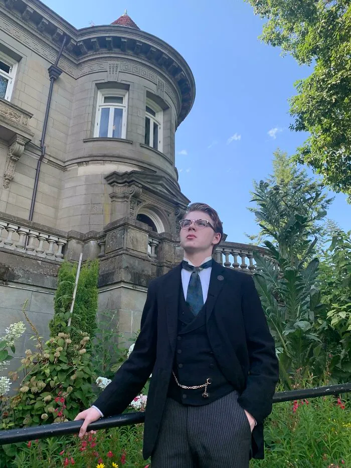 Un traje de un siglo de antigüedad