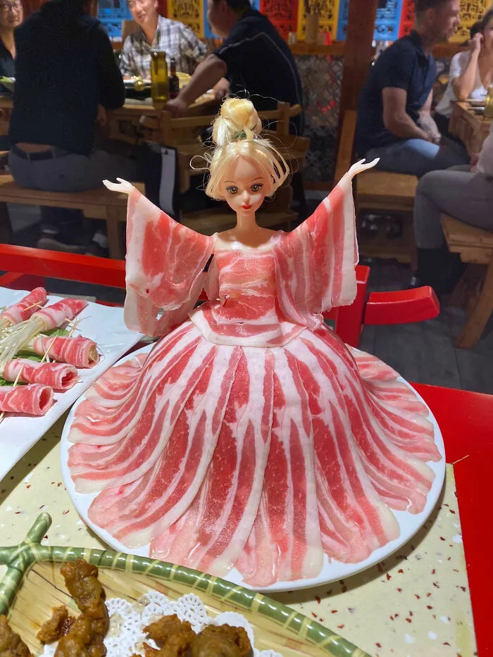 Puedes pedir una Barbie de carne en un restaurante chino de Hot Pot al que fue mi cuñada anoche