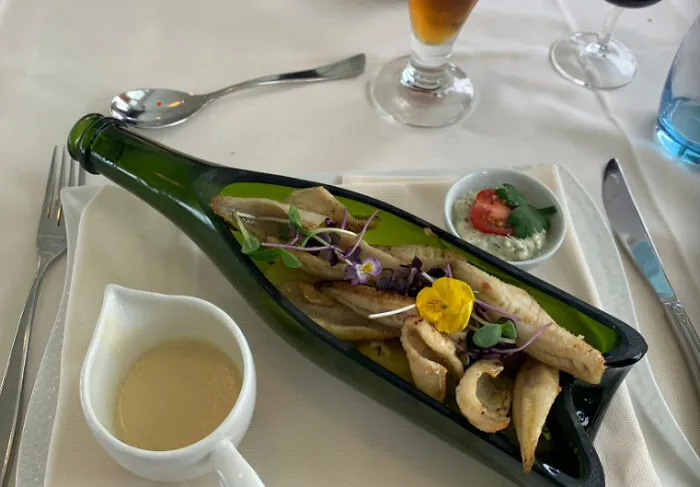 Una botella de pescado