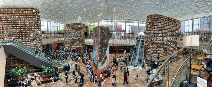 Esta biblioteca en Seúl, Corea del Sur