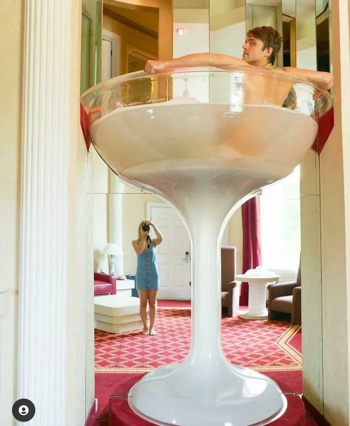 Bañera de Martini en una sala de estar