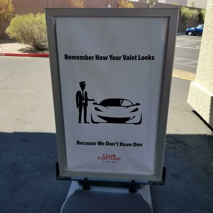 Cartel frente a un casino - local de striptease en Las Vegas