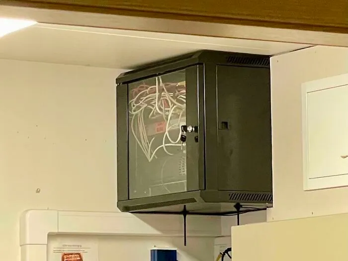 Caught A Glimpse Of A Lovely Looking Cable Job