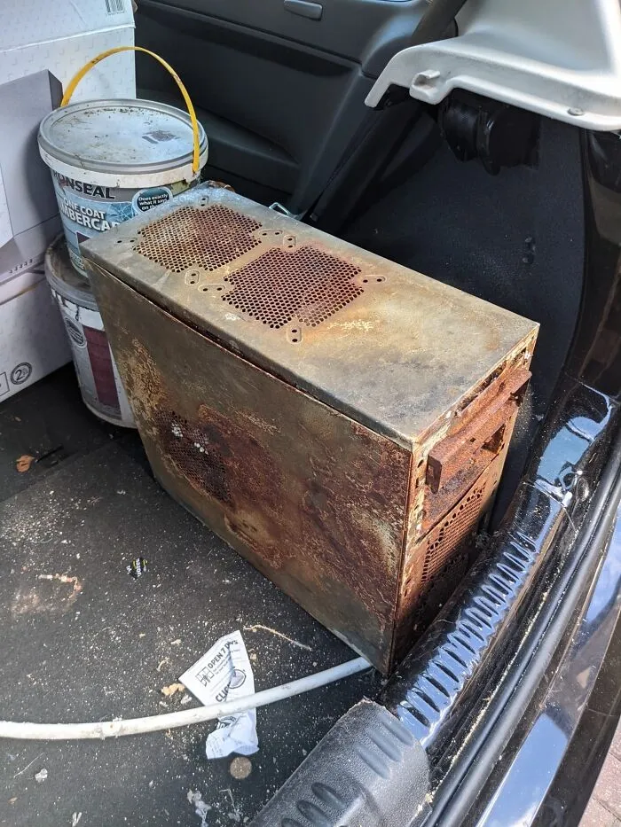 New House Find, Do You Think It’ll Play Crysis? It Doesn’t Seem To Have Any Problems Playing Rust