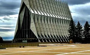50 Times People Spotted A Building That Looked Straight Up Evil And Had To Share