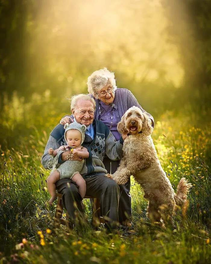 Retrato a abuelos con sus nietos porque nadie nunca me fotografió con los míos (27 imágenes)
