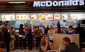 40 Ignorant And Disrespectful Things People Witnessed American Tourists Doing In Other Countries