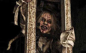 A Horror–Mad Seven-Year-Old Girl Has Ditched Disney Princesses To Dress Up As Horror Icons (45 Pics)