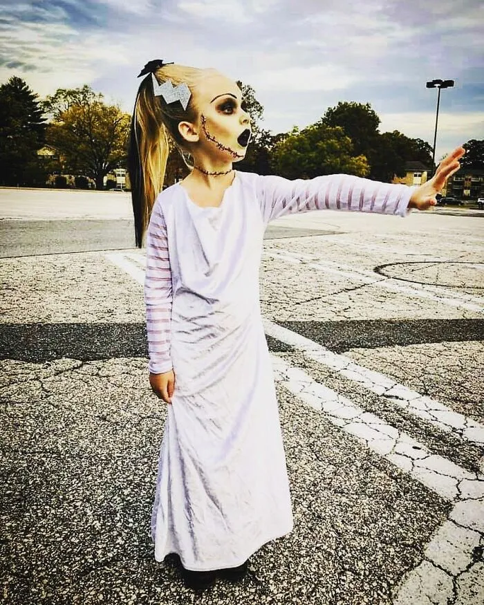 A Horror–Mad Seven-Year-Old Girl Has Ditched Disney Princesses To Dress Up As Horror Icons (45 Pics)