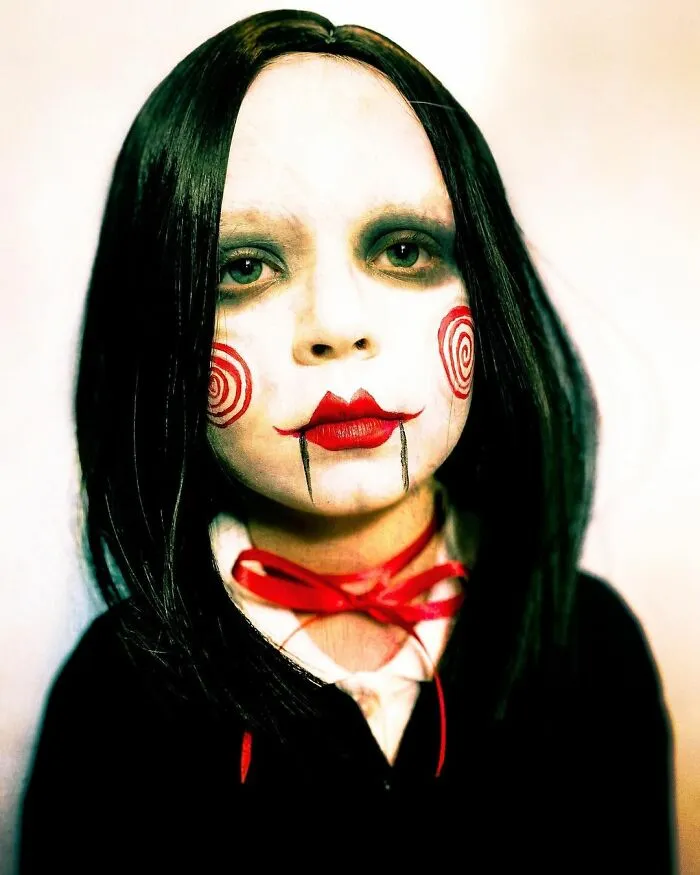 A Horror–Mad Seven-Year-Old Girl Has Ditched Disney Princesses To Dress Up As Horror Icons (45 Pics)