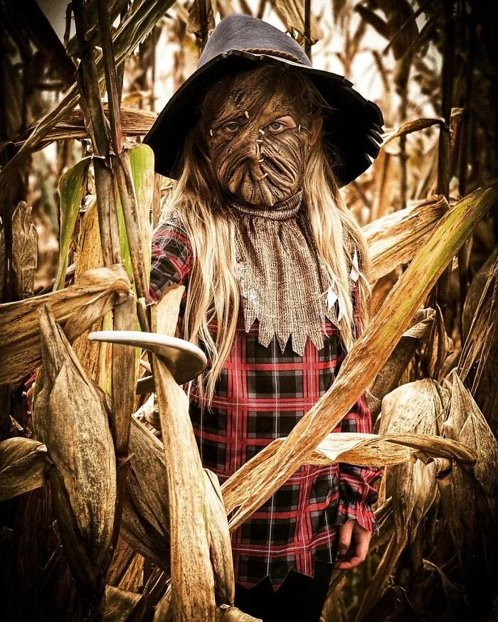 A Horror–Mad Seven-Year-Old Girl Has Ditched Disney Princesses To Dress Up As Horror Icons (45 Pics)