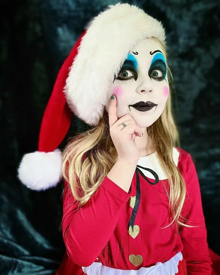 A Horror–Mad Seven-Year-Old Girl Has Ditched Disney Princesses To Dress Up As Horror Icons (45 Pics)