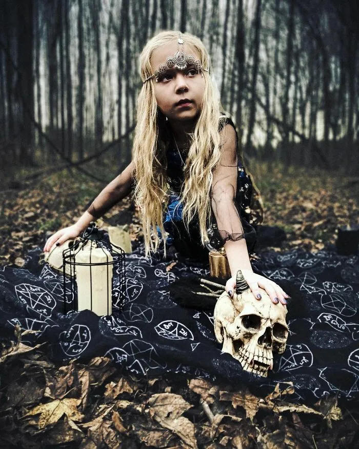 A Horror–Mad Seven-Year-Old Girl Has Ditched Disney Princesses To Dress Up As Horror Icons (45 Pics)