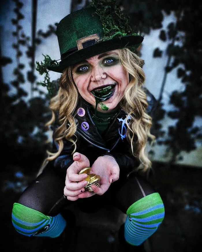 A Horror–Mad Seven-Year-Old Girl Has Ditched Disney Princesses To Dress Up As Horror Icons (45 Pics)
