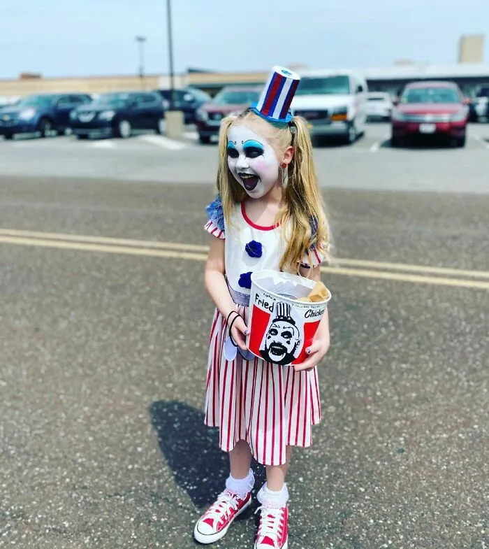 A Horror–Mad Seven-Year-Old Girl Has Ditched Disney Princesses To Dress Up As Horror Icons (45 Pics)