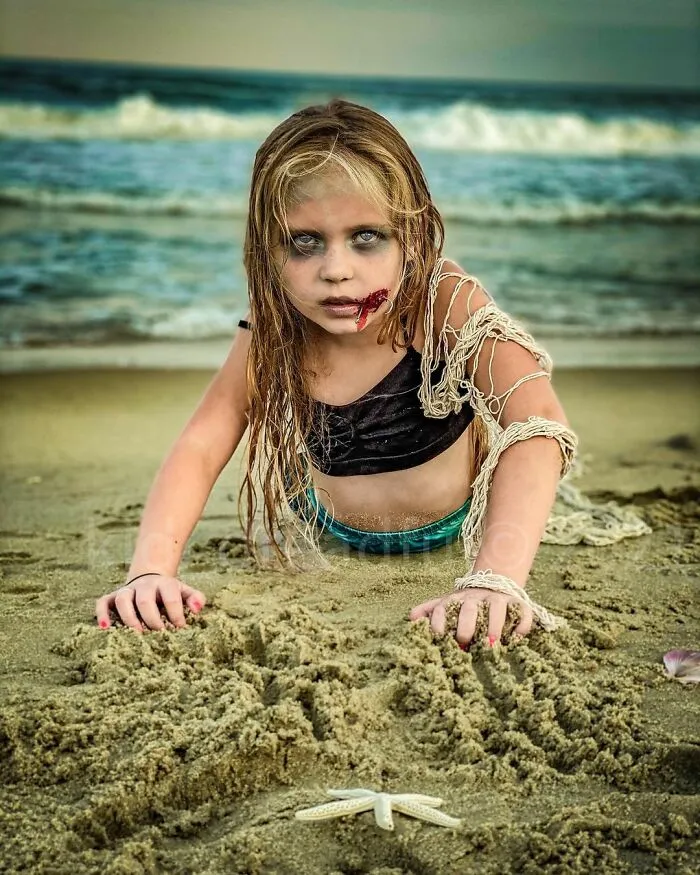 A Horror–Mad Seven-Year-Old Girl Has Ditched Disney Princesses To Dress Up As Horror Icons (45 Pics)