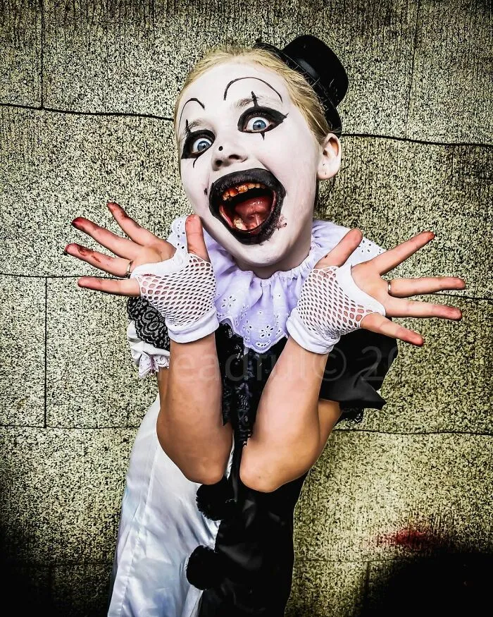 A Horror–Mad Seven-Year-Old Girl Has Ditched Disney Princesses To Dress Up As Horror Icons (45 Pics)