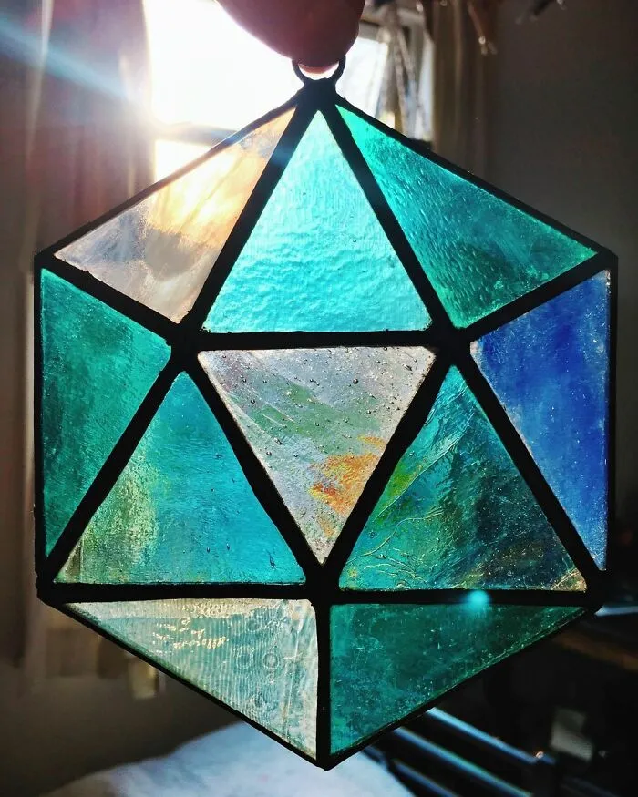 I Worked At A Glass Shop For Two Years And After I Lost My Job During The Pandemic, I Started Making Colorful Art From Stained Glass (43 Pics)