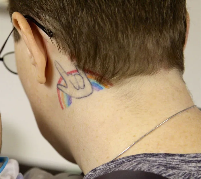 16 Tatuadores que tuvieron que lidiar con los peores "vírgenes del tatuaje", tal y como se comparte en este grupo online