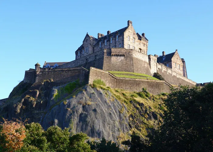 40 Ignorant And Disrespectful Things People Witnessed American Tourists Doing In Other Countries