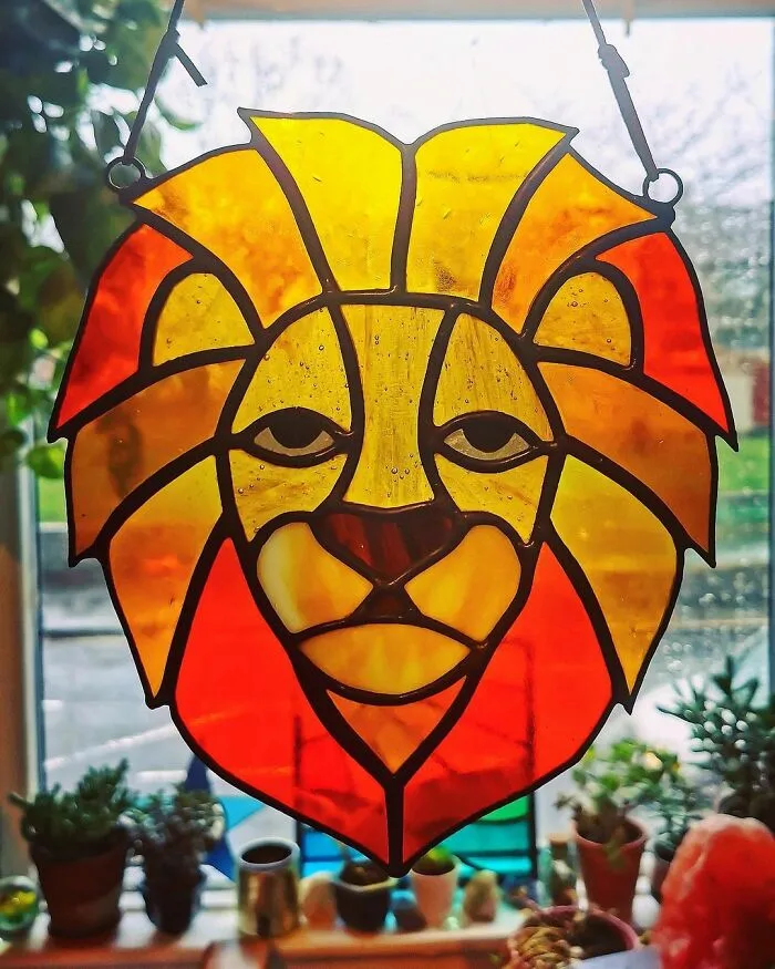 I Worked At A Glass Shop For Two Years And After I Lost My Job During The Pandemic, I Started Making Colorful Art From Stained Glass (43 Pics)