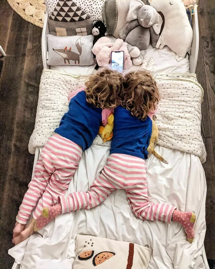 Father Of 4 Daughters Refuses To Sugarcoat His Instagram Pics, Has A Massive Following Online (New Pics)