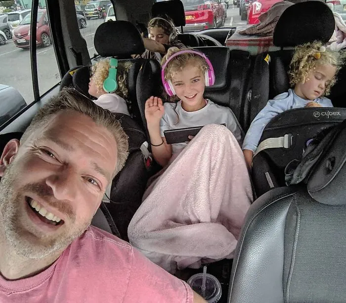 Father Of 4 Daughters Refuses To Sugarcoat His Instagram Pics, Has A Massive Following Online (New Pics)