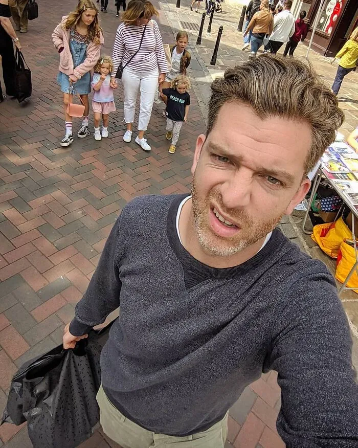 Father Of 4 Daughters Refuses To Sugarcoat His Instagram Pics, Has A Massive Following Online (New Pics)