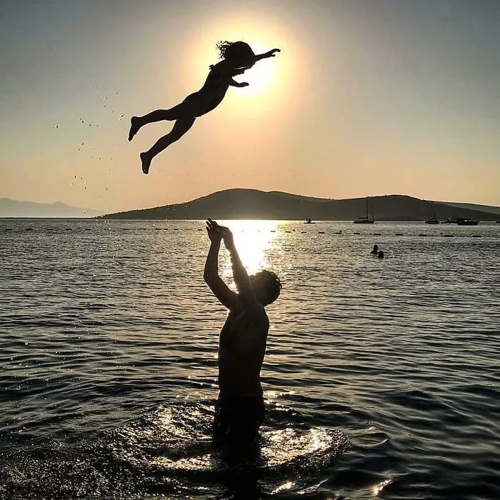 Father Of 4 Daughters Refuses To Sugarcoat His Instagram Pics, Has A Massive Following Online (New Pics)