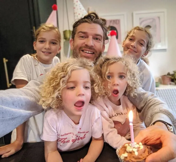 Father Of 4 Daughters Refuses To Sugarcoat His Instagram Pics, Has A Massive Following Online (New Pics)