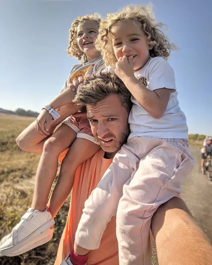 Father Of 4 Daughters Refuses To Sugarcoat His Instagram Pics, Has A Massive Following Online (New Pics)