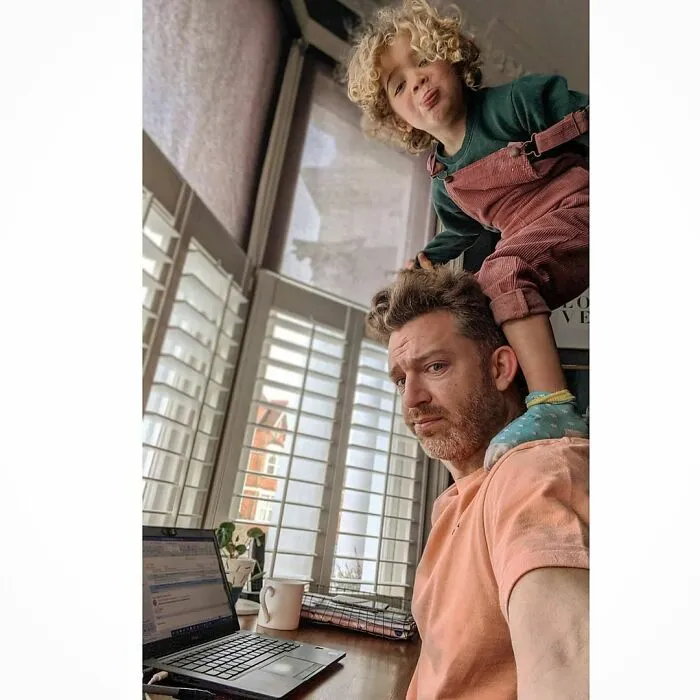 Father Of 4 Daughters Refuses To Sugarcoat His Instagram Pics, Has A Massive Following Online (New Pics)