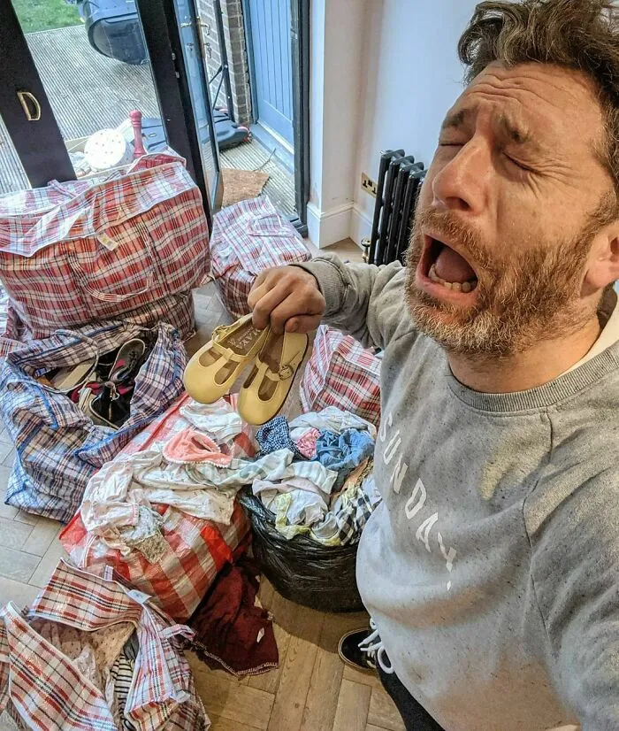 Father Of 4 Daughters Refuses To Sugarcoat His Instagram Pics, Has A Massive Following Online (New Pics)