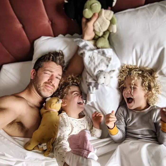 Father Of 4 Daughters Refuses To Sugarcoat His Instagram Pics, Has A Massive Following Online (New Pics)