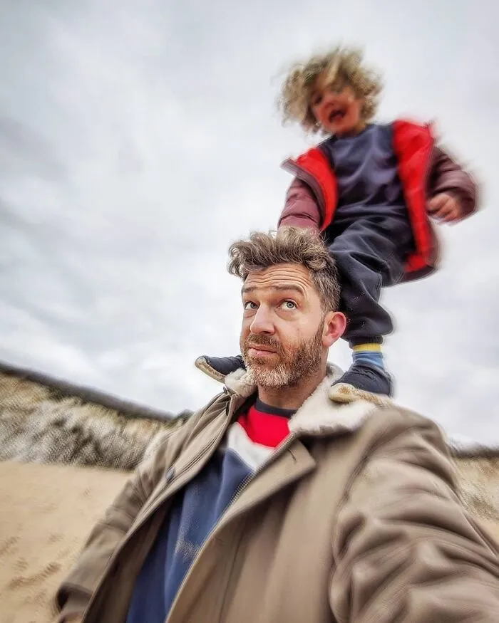 Father Of 4 Daughters Refuses To Sugarcoat His Instagram Pics, Has A Massive Following Online (New Pics)