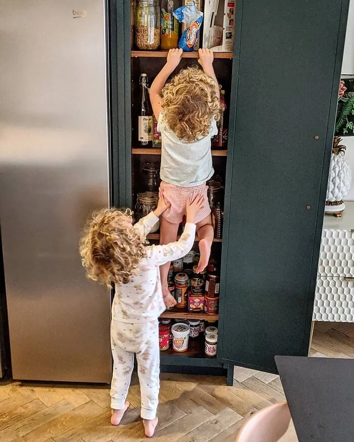 Este padre de 4 hijas se niega a "endulzar" sus fotos de Instagram y cada vez tiene más seguidores (nuevas fotos)