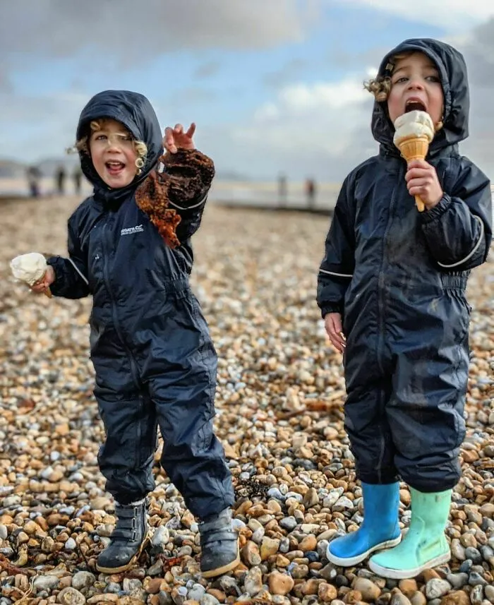 Father Of 4 Daughters Refuses To Sugarcoat His Instagram Pics, Has A Massive Following Online (New Pics)