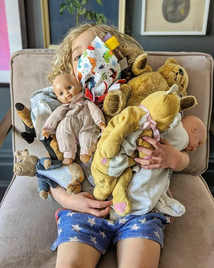 Father Of 4 Daughters Refuses To Sugarcoat His Instagram Pics, Has A Massive Following Online (New Pics)