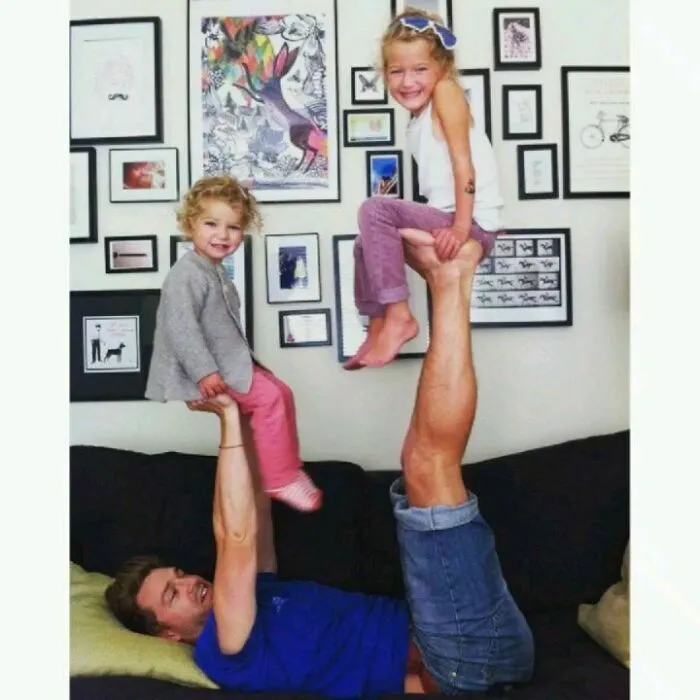 Father Of 4 Daughters Refuses To Sugarcoat His Instagram Pics, Has A Massive Following Online (New Pics)