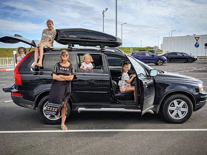 Father Of 4 Daughters Refuses To Sugarcoat His Instagram Pics, Has A Massive Following Online (New Pics)