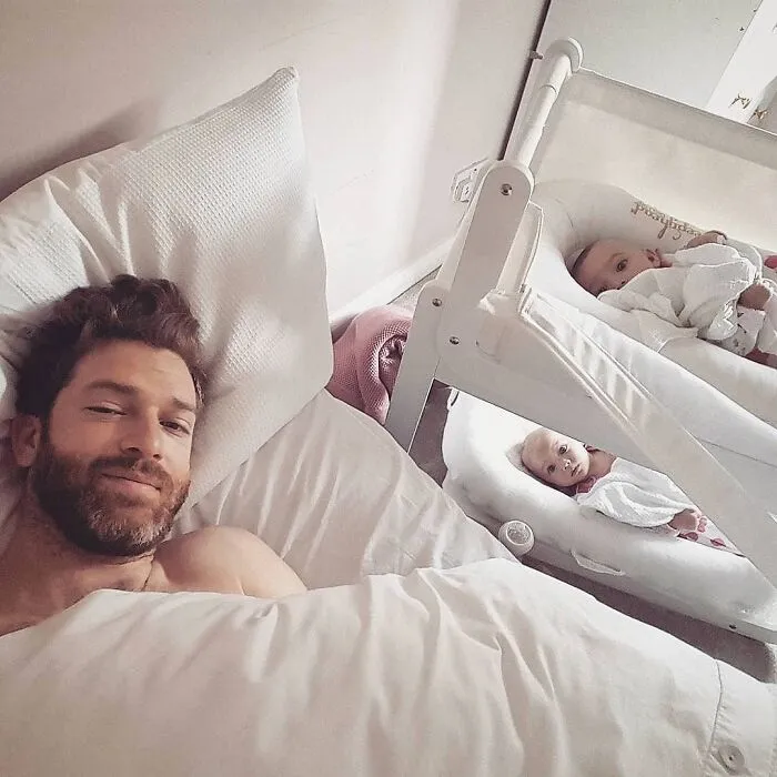 Father Of 4 Daughters Refuses To Sugarcoat His Instagram Pics, Has A Massive Following Online (New Pics)
