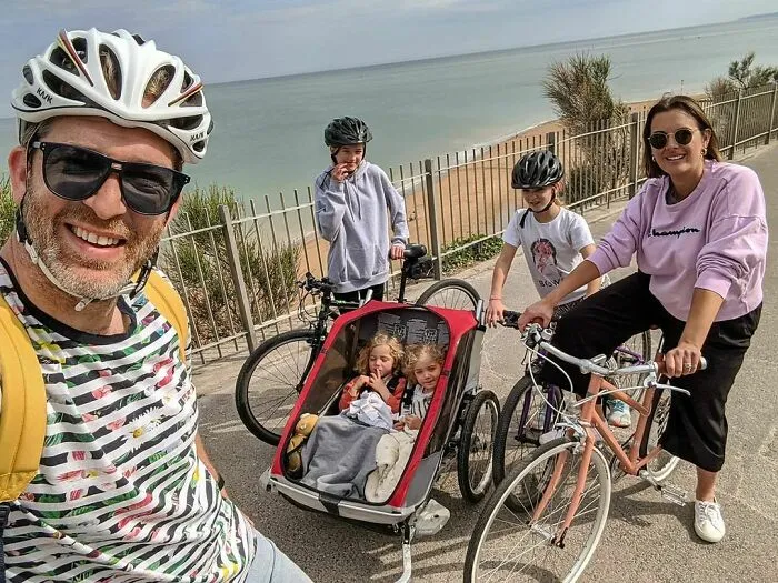 Father Of 4 Daughters Refuses To Sugarcoat His Instagram Pics, Has A Massive Following Online (New Pics)