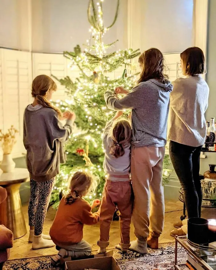 Father Of 4 Daughters Refuses To Sugarcoat His Instagram Pics, Has A Massive Following Online (New Pics)