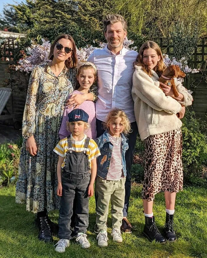 Father Of 4 Daughters Refuses To Sugarcoat His Instagram Pics, Has A Massive Following Online (New Pics)