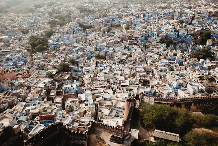 Photographer Captures The Daily Life Of People In India (35 Pics)