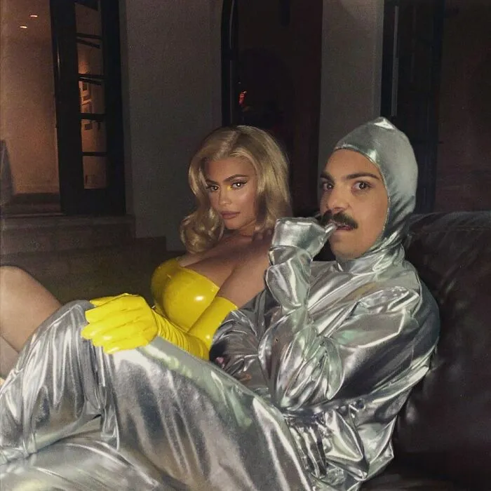 This Guy Won't Stop Photoshopping Himself Into The Kardashian-Jenner Family's Photos And It Makes Them 10 Times Better (26 New Pics)