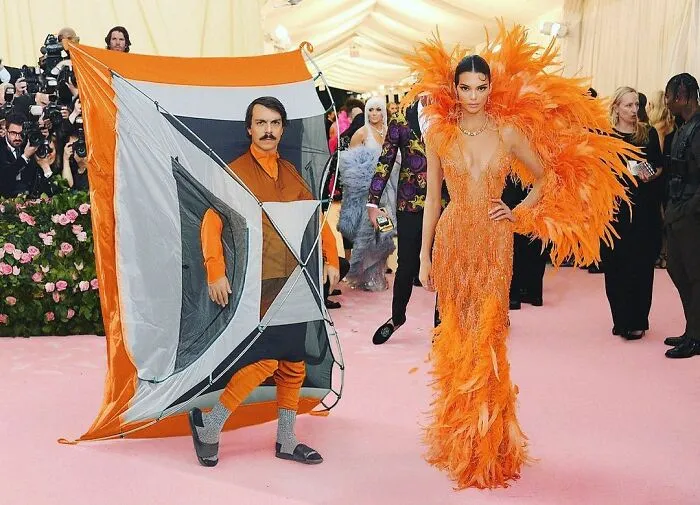 This Guy Won't Stop Photoshopping Himself Into The Kardashian-Jenner Family's Photos And It Makes Them 10 Times Better (26 New Pics)